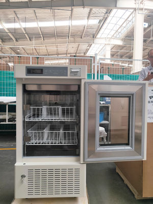 Réfrigérateur vertical de banque du sang de 108 litres avec 4 le réfrigérant des roulettes R134a