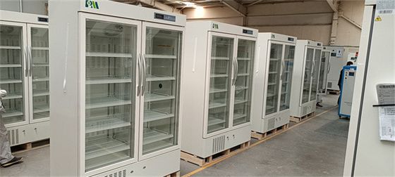 2-8 réfrigérateur biomédical de pharmacie de grande capacité du degré 656L avec la double porte en verre pour l'équipement d'hôpital